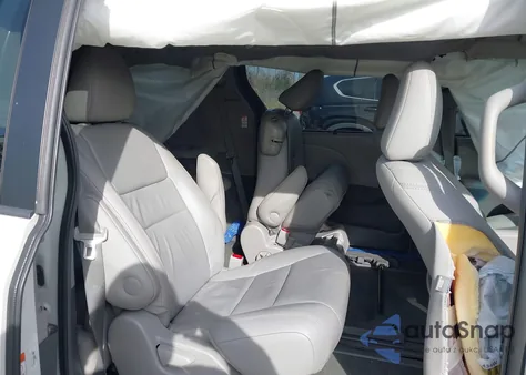 2016 Toyota Sienna Limited 7 Passenger/Limited Premium 7 Passenger/Xle 7 Passenger/Xle 8 Passenger z USA, uszkodzony, nr VIN 5TDYK3DC6GS708182